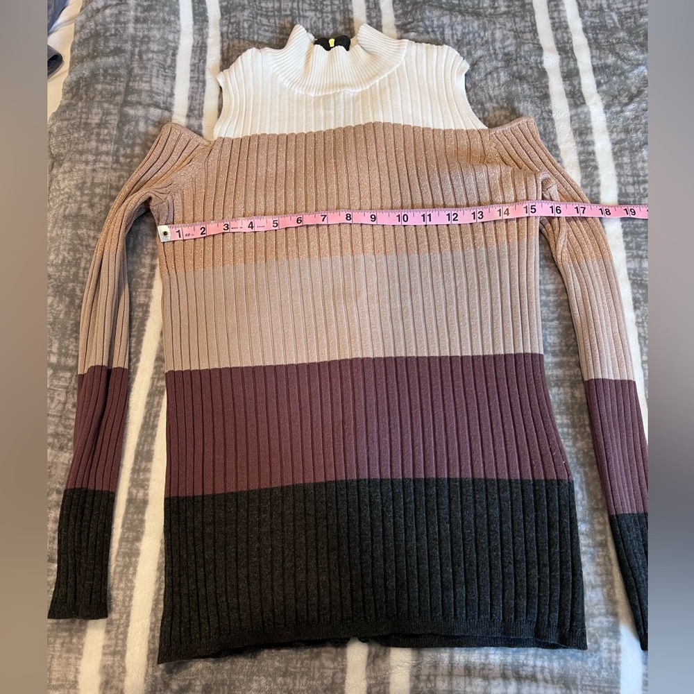 Chico's Bundle of Four Women’s Tops - Picture 12 of 15